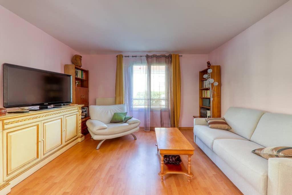 סאריס Amilly Park 6 Personnes 2 Chambres Pk Prive En Sous Sol מראה חיצוני תמונה